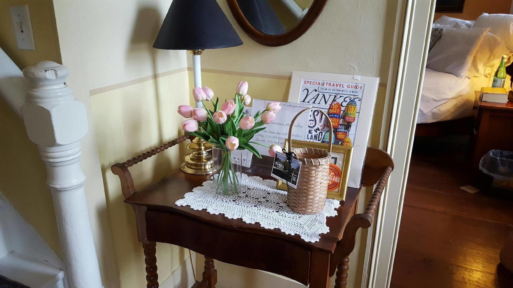 The 1720 House Bed and Breakfast Vineyard Haven Eksteriør billede